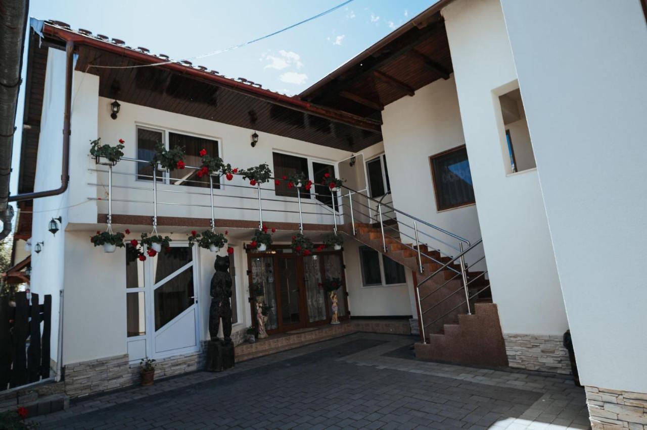 Pensiunea La Lenuta Onceşti Exteriör bild